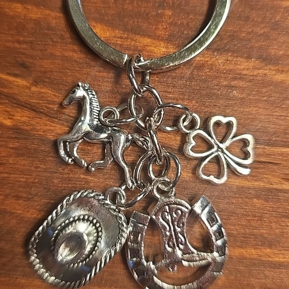 Silver Charm Keychain with Horse and Horseshoe - Picture 3 of 3